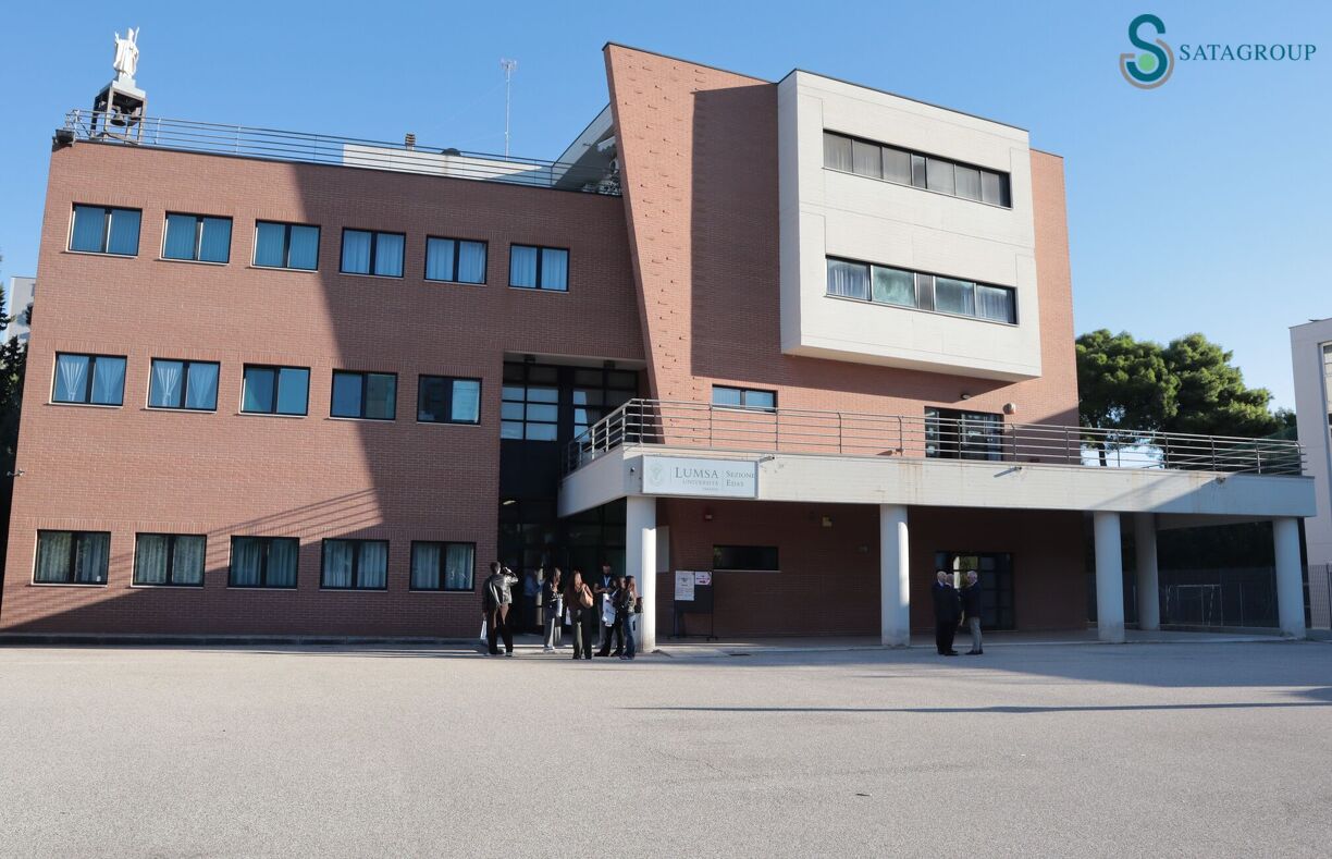 L'esterno della sede di un convegno accreditato Satagroup